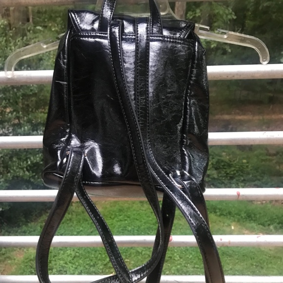 Shiny Patent leather backpack - Picture 3 of 5